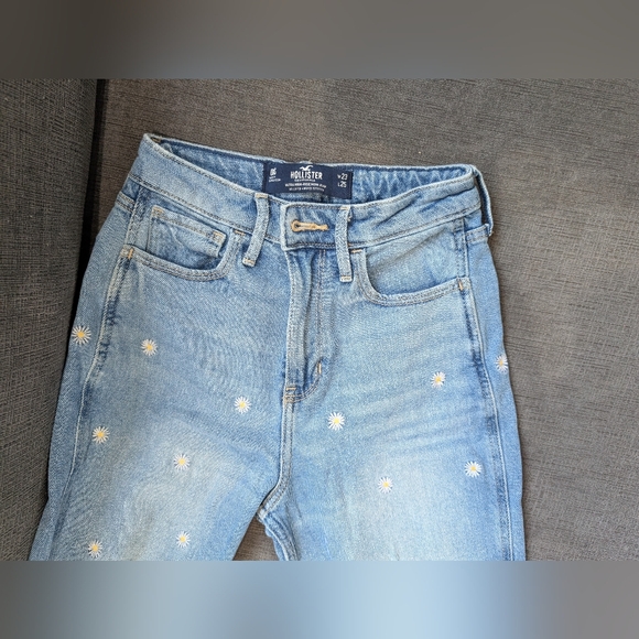 Hollister Light Blue Embroidered Boyfriend Jeans - Picture 4 of 5